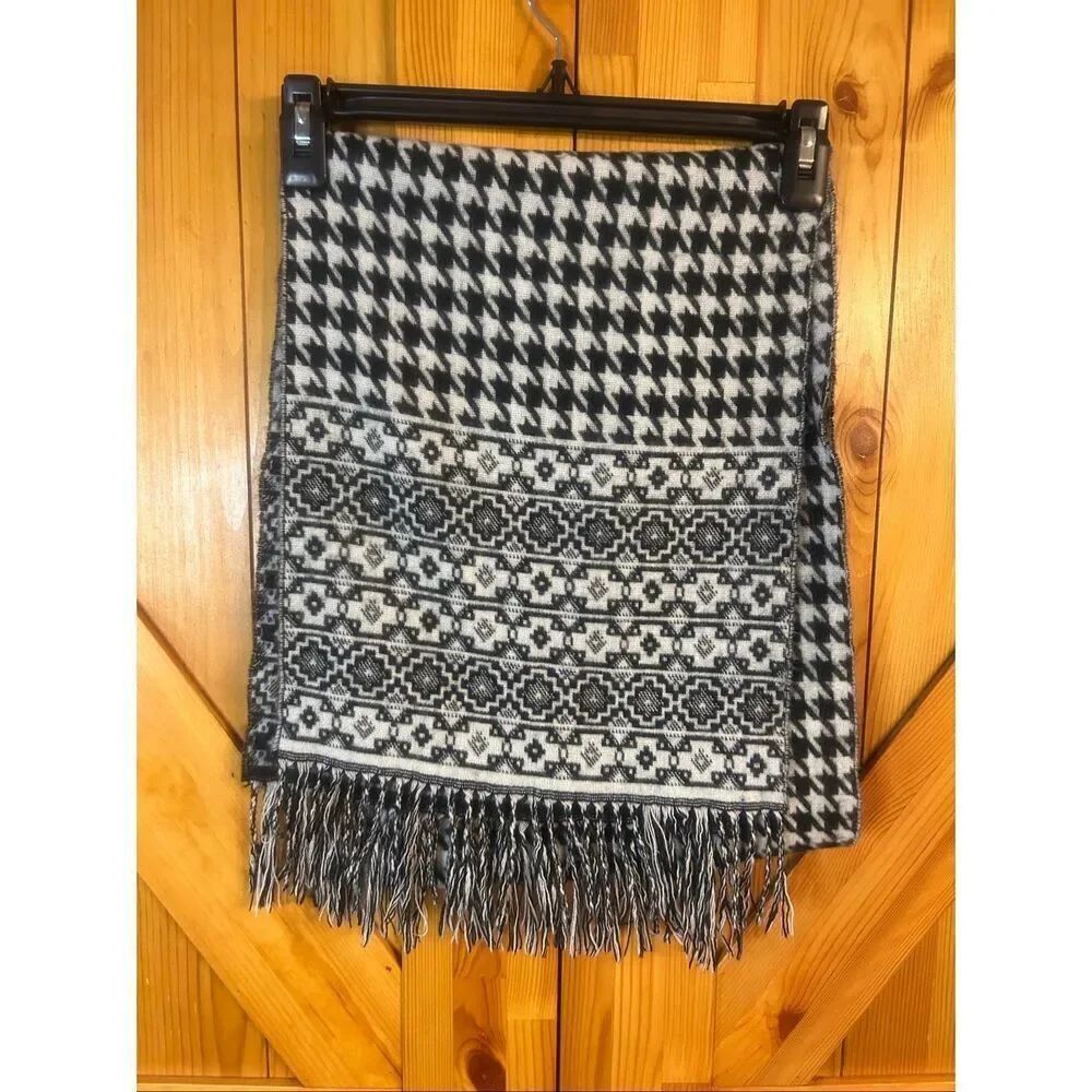 D&Y Softer Than Cashmere Black White Herringbone Scarf Fringe (5957)